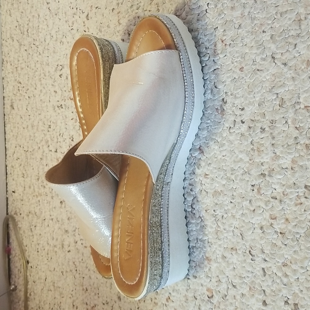 Shoes - Picture 4 of 4